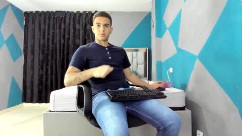 Snapshot of simonkeler chatting on 12.14.24 SIMON KELER online show from 12.14.24