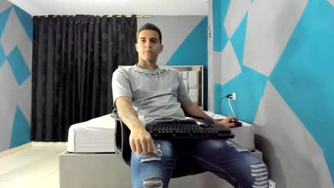 Snapshot of simonkeler chatting on 12.19.24 SIMON KELER online show from 12.19.24