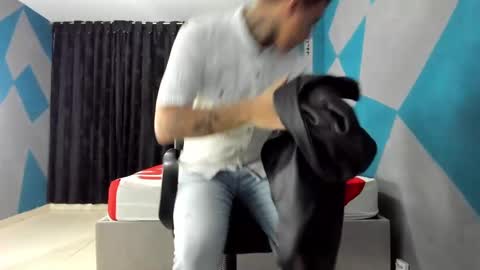 Snapshot of simonkeler chatting on 12.21.24 SIMON KELER online show from 12.21.24