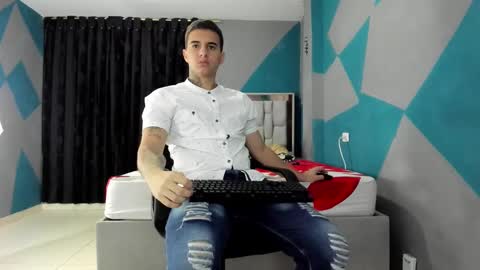 Snapshot of simonkeler chatting on 01.06.25 SIMON KELER online show from 01.06.25