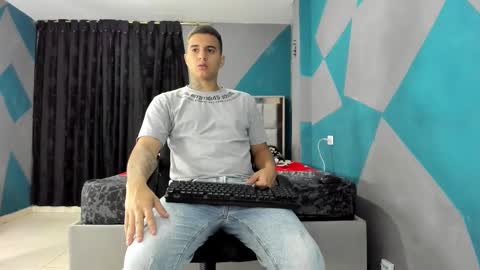 Snapshot of simonkeler chatting on 02.19.25 SIMON KELER online show from 02.19.25