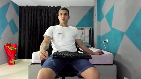 Snapshot of simonkeler chatting on 02.28.25 SIMON KELER online show from 02.28.25