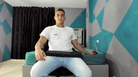 Snapshot of simonkeler chatting on 03.05.25 SIMON KELER online show from 03.05.25