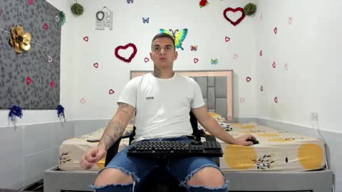 Snapshot of simonkeler chatting on 09.11.25 SIMON KELER online show from 09.11.25