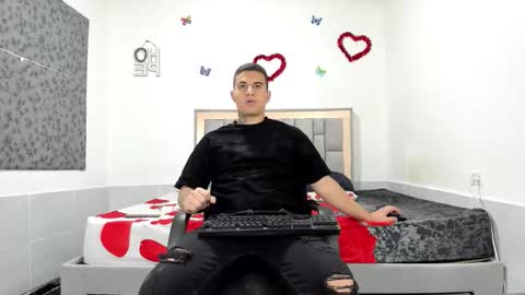 Snapshot of simonkeler chatting on 09.29.25 SIMON KELER online show from 09.29.25