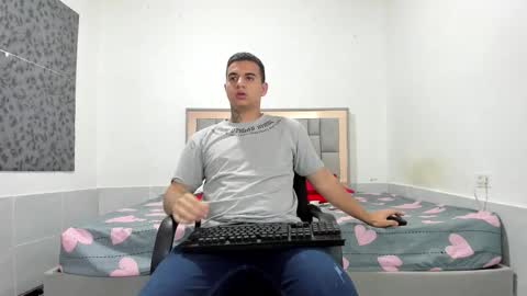 Snapshot of simonkeler chatting on 12.01.25 SIMON KELER online show from 12.01.25