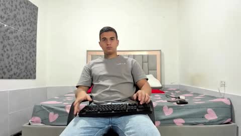 Snapshot of simonkeler chatting on 12.02.25 SIMON KELER online show from 12.02.25