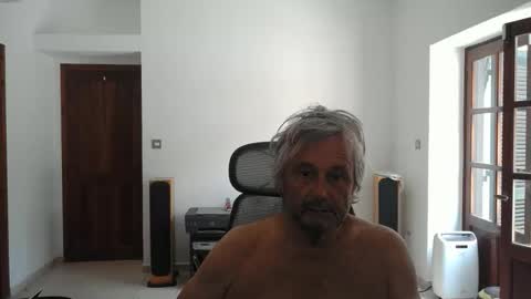 Snapshot of simonthenudist chatting on 05.19.26 Simon online show from 05.19.26