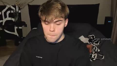 Snapshot of simonwnl chatting on 12.13.25 Simon online show from 12.13.25