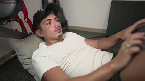 Snapshot of simoon_01 chatting on 01.15.25 SIMOON online show from 01.15.25