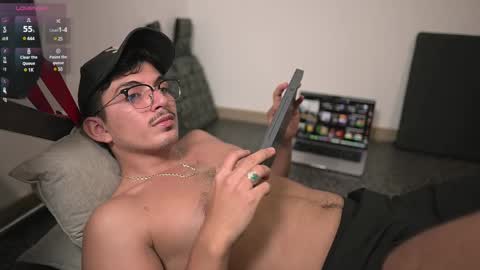 Snapshot of simoon_01 chatting on 03.08.25 SIMOON online show from 03.08.25