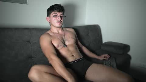 Snapshot of simoon_01 chatting on 09.09.25 SIMOON online show from 09.09.25