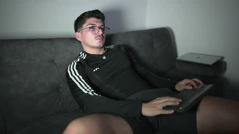 Snapshot of simoon_01 chatting on 10.20.25 SIMOON online show from 10.20.25