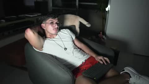 Snapshot of simoon_01 chatting on 12.16.25 SIMOON online show from 12.16.25