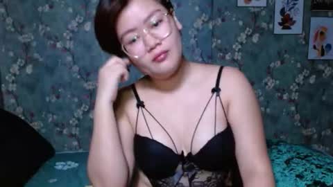 Snapshot of simply_niki chatting on 09.19.25 zia online show from 09.19.25