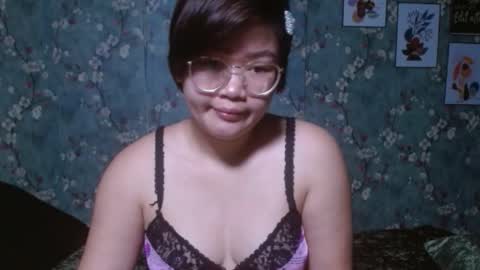 Snapshot of simply_niki chatting on 10.21.25 zia online show from 10.21.25