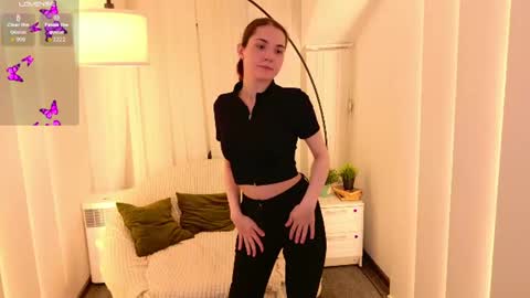Snapshot of sindell_cryell chatting on 06.22.26 sindell_cryell online show from 06.22.26