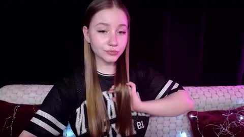 Snapshot of sindiwatsoon chatting on 12.13.24 Sindi online show from 12.13.24