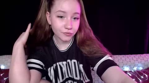 Snapshot of sindiwatsoon chatting on 12.19.24 Sindi online show from 12.19.24