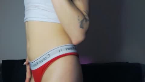 Snapshot of sinfulldesires chatting on 02.01.26 Two4Fun online show from 02.01.26