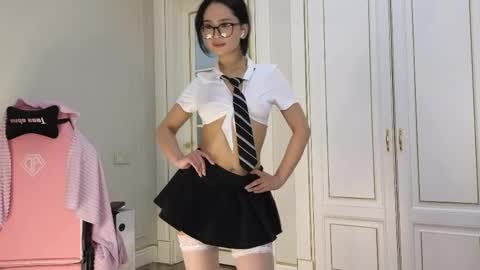 Snapshot of sinsemillaa chatting on 05.17.26 Ellie online show from 05.17.26