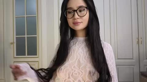 Snapshot of sinsemillaa chatting on 05.24.26 Ellie online show from 05.24.26