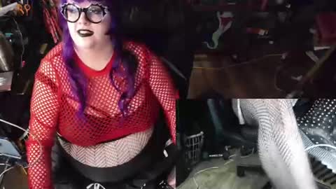 Snapshot of sinstresshemlock chatting on 07.26.26 Sinstress hemlock online show from 07.26.26