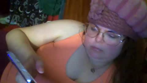 Snapshot of siofra chatting on 05.29.26 Siofra online show from 05.29.26