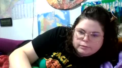 Snapshot of siofra chatting on 06.23.26 Siofra online show from 06.23.26