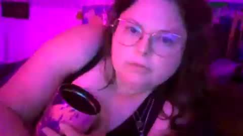 Snapshot of siofra chatting on 06.27.26 Siofra online show from 06.27.26
