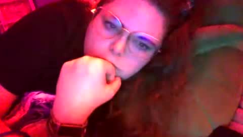 Snapshot of siofra chatting on 07.18.26 Siofra online show from 07.18.26