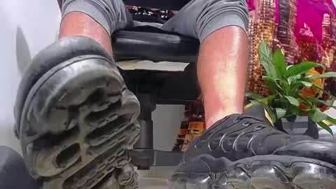 Snapshot of sir_kev66 chatting on 01.07.25 only foot worshipers here online show from 01.07.25