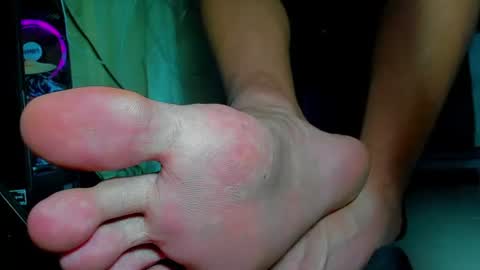 Snapshot of sir_kev66 chatting on 06.17.26 only foot worshipers here online show from 06.17.26