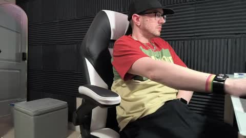 Sir Daddy McQween online show from 04.04.26