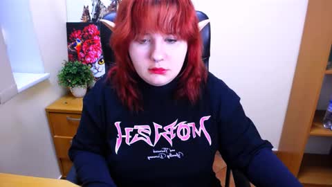 Snapshot of siren_dahlia_ chatting on 10.21.25 Mina online show from 10.21.25