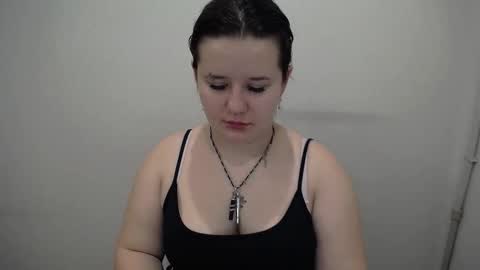 Snapshot of siren_dahlia_ chatting on 10.28.25 Mina online show from 10.28.25