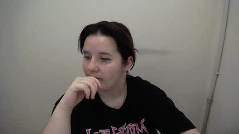 Snapshot of siren_dahlia_ chatting on 10.30.25 Mina online show from 10.30.25