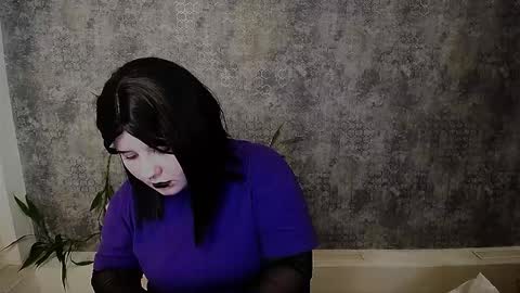 Snapshot of siren_dahlia_ chatting on 12.20.25 Mina online show from 12.20.25