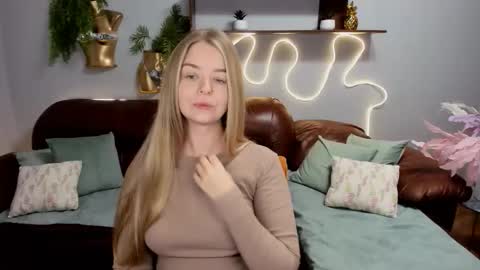 Snapshot of sirenabloom chatting on 09.15.25 SirenaBloom online show from 09.15.25