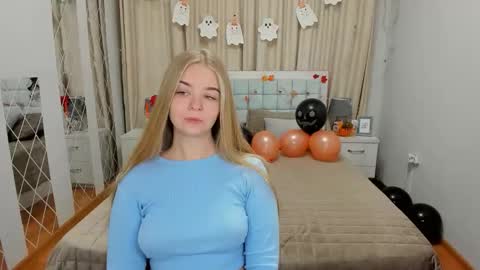 Snapshot of sirenabloom chatting on 10.23.25 SirenaBloom online show from 10.23.25
