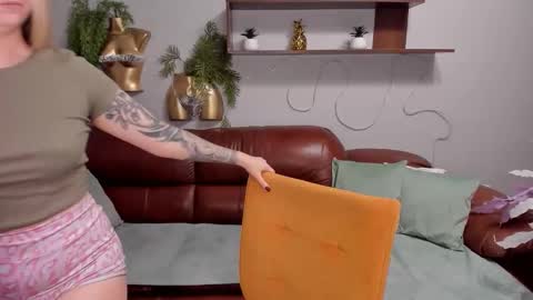 Snapshot of sirenabloom chatting on 10.25.25 SirenaBloom online show from 10.25.25