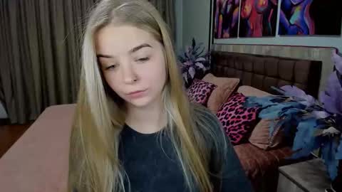 Snapshot of sirenabloom chatting on 10.28.25 SirenaBloom online show from 10.28.25