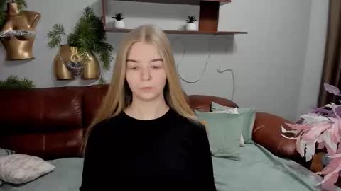 Snapshot of sirenabloom chatting on 11.07.25 SirenaBloom online show from 11.07.25