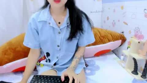 Snapshot of sisi_baby chatting on 09.22.25 julila online show from 09.22.25