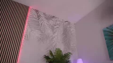 Snapshot of sisi_von_dee chatting on 07.18.26 Dee online show from 07.18.26