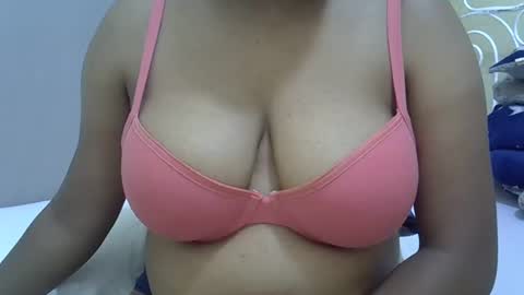 Snapshot of sisibrown97 chatting on 02.14.25 brown online show from 02.14.25