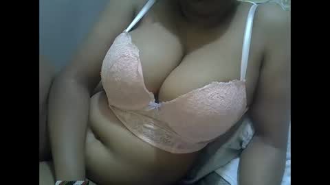 Snapshot of sisibrown97 chatting on 11.24.25 brown online show from 11.24.25