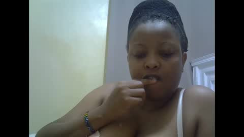 Snapshot of sisibrown97 chatting on 05.10.26 brown online show from 05.10.26