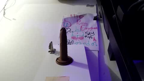 Snapshot of sissyboilooking chatting on 05.02.26 RESPONDS WELL TO ... online show from 05.02.26