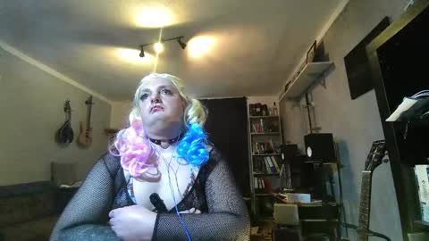 Snapshot of sissylovedoll chatting on 12.21.24 Tiffany Candy online show from 12.21.24